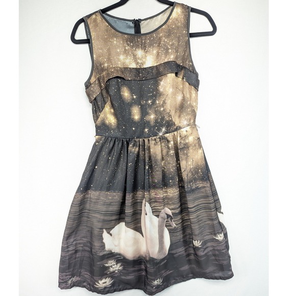 Eva Franco Dresses & Skirts - Eva Franco Swan Water Lily Galaxy Star Print Sleeveless Ruffle Dress Size 0